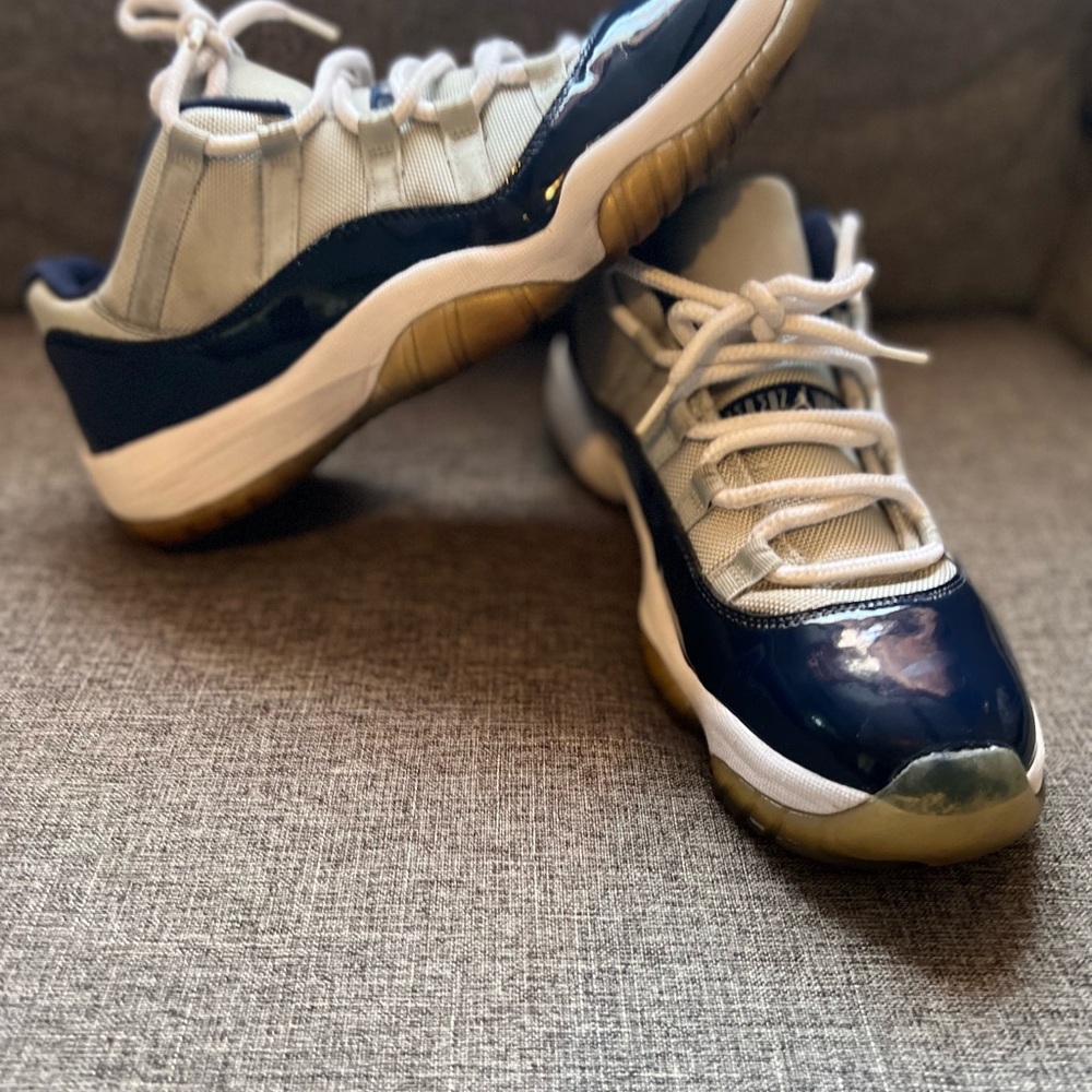 Air Jordan XI Low Georgetown Men's US 11.5